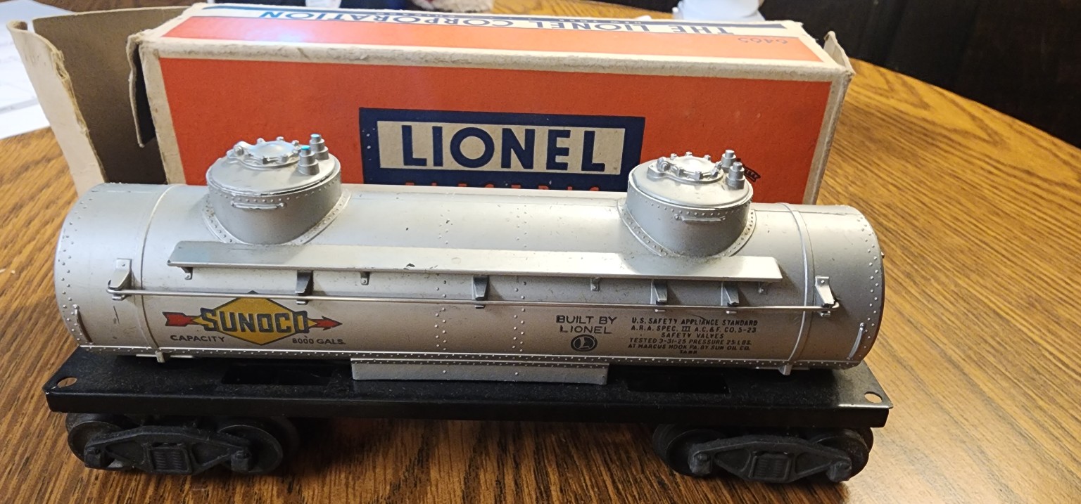 Lionel Sunoco 8000 Gallon Tank Car with Box (Postwar Era)